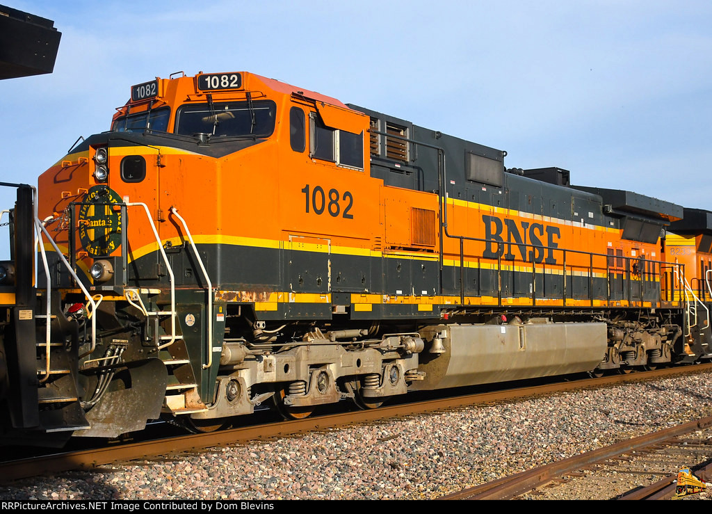 BNSF 1082